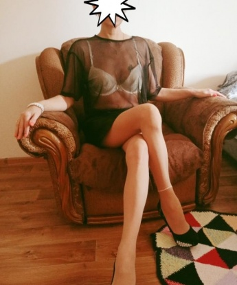 Неутомимая блондинка с аппетитной фигурой ждет тебя для ярких и страстных встреч. Готова исполнить любые твои желания. Только для истинных ценителей! 6155, 40 лет